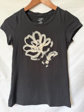 LOFT Petites Graphic Tee – Black with Textured Floral Appliqué XXSP